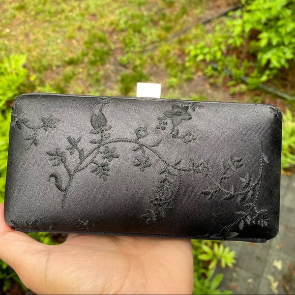 Vintage 80s Enzo Angiolini Floral Embroidered Black Satin Clutch Bag - Picture 2 of 11